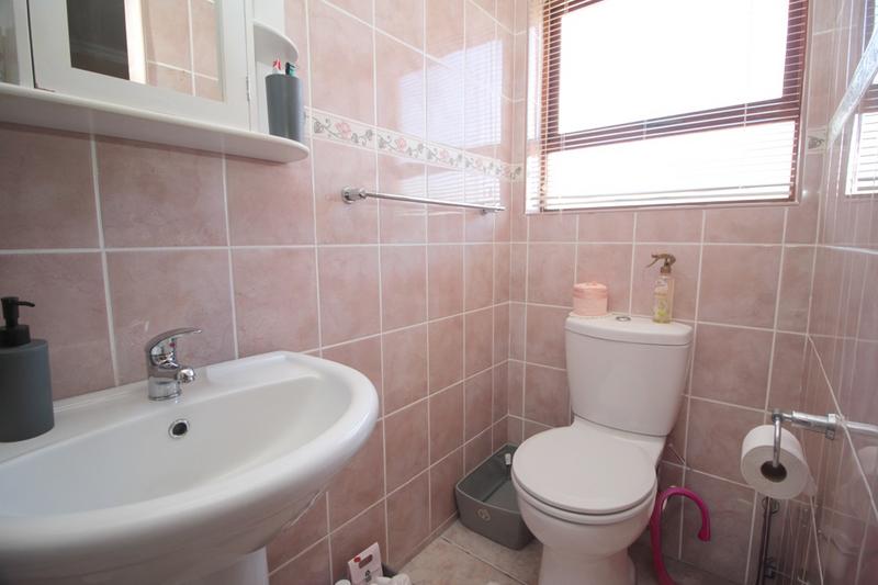 5 Bedroom Property for Sale in Fraaiuitsig Western Cape